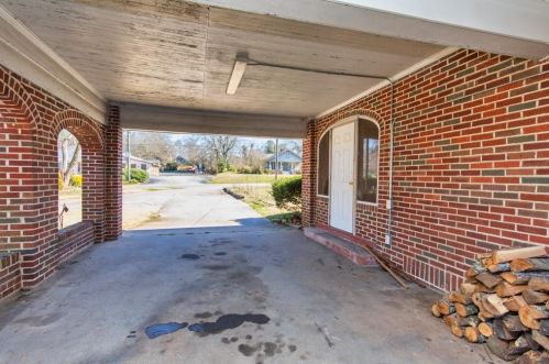 908 Atlanta Hwy, Gainesville GA 30501-6304 exterior