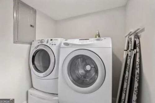 2891 Alexandria Dr, Atlanta GA  30331-5324 exterior