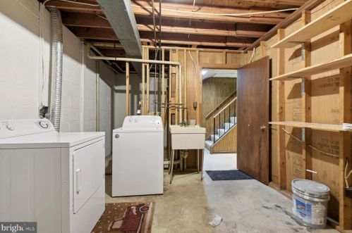 5840 Berkshire Ct, Alexandria VA 22303-1630 exterior