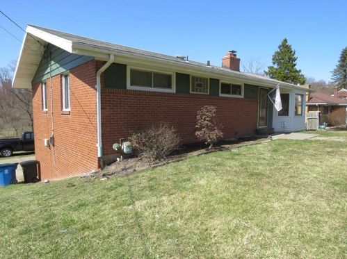 683 Center Rd, Pittsburgh, PA 15239-2231