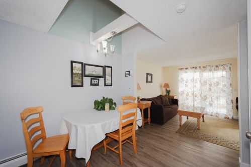 23 Vinton Dr, Concord NH  03303-1582 exterior