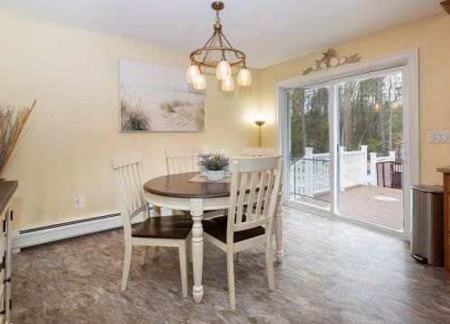 67 Ledge Rd, Seabrook NH 03874-4314 exterior