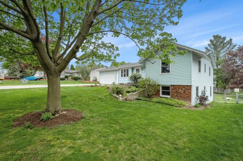 1922 Camille Dr, Grand Rapids, MI 49546-4309