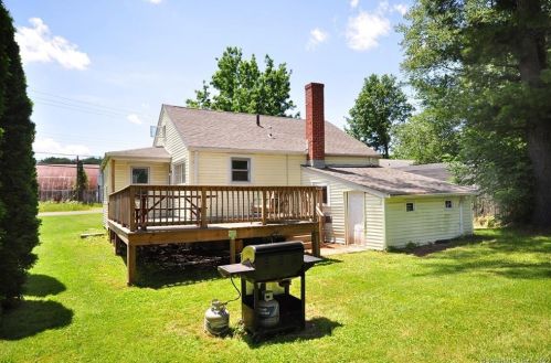 184 St, Windsor CT 06095-2412 exterior