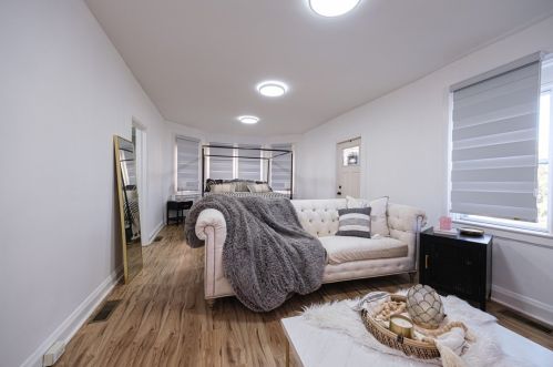 9116 Frankstown Rd, Pittsburgh PA  15235-1433 exterior