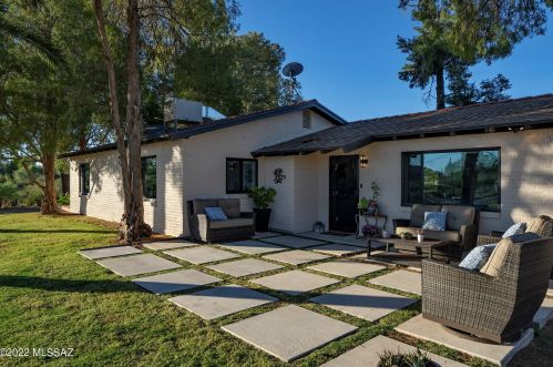 8305 Pima St, Tucson AZ  85715-5219 exterior