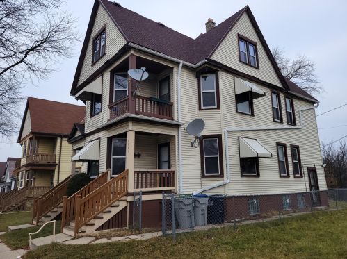 3004 1st St, Milwaukee WI  53212-2002 exterior