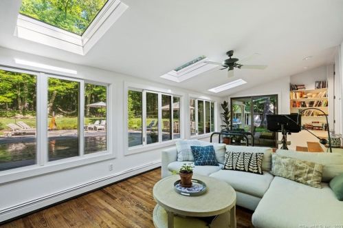 107 New Canaan Rd, Wilton CT 06897-3310 exterior