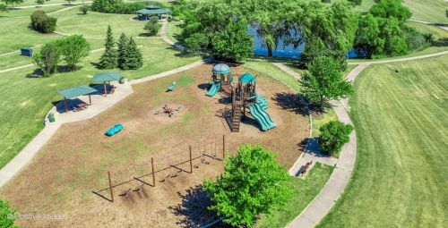 633 Pleasant Dr, Joliet IL 60404-9577 exterior