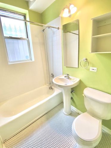 2016 Greenleaf Ave, Chicago IL 60645-3540 exterior