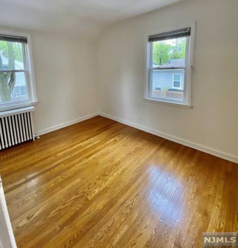 545 Kenwood Pl, Teaneck NJ 07666-1652 exterior