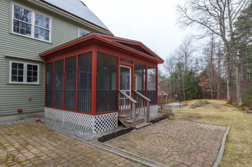 16 Shenandoah Dr, Concord NH  03301-7920 exterior