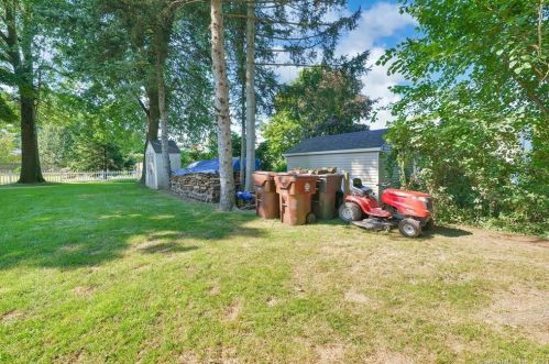 59 Neelans Rd, Enfield CT 06082-5734 exterior