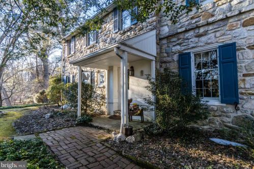 1110 Paxon Holw Rd, Media PA 19063-1116 exterior