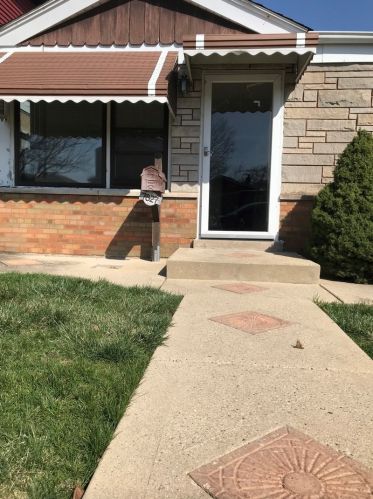 7827 Christiana Ave, Chicago, IL 60652-1513