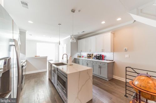 1239 17 St, Philadelphia PA 19121-5029 exterior