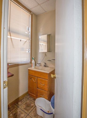 22 Loring St, Springfield MA 01105-2433 exterior