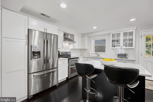 9301 Bentridge Ave, Rockville MD 20854-2860 exterior