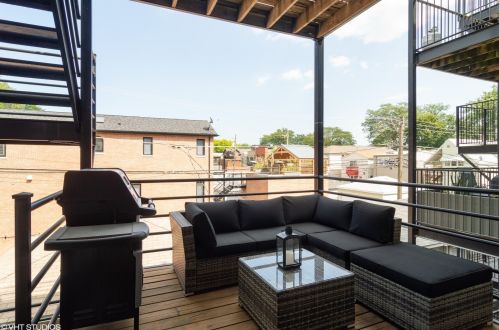 3019 Damen Ave, Chicago IL  60618-8216 exterior