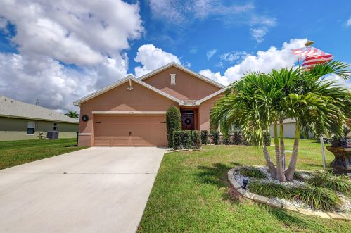 1229 Albenga Ave, Fort Pierce FL  34953-5030 exterior