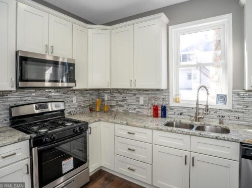 896 6 St, Saint Paul MN 55106-4503 exterior