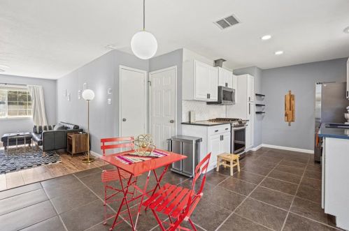 4802 Brassiewood Dr, Austin TX 78744-5107 exterior