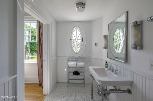 2 Kemble St, Lenox MA 01240-2816 exterior