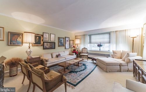 6919 19th St, Philadelphia, PA 19126-1506