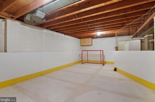 11013 Cripplegate Rd, Rockville MD 20854-1630 exterior