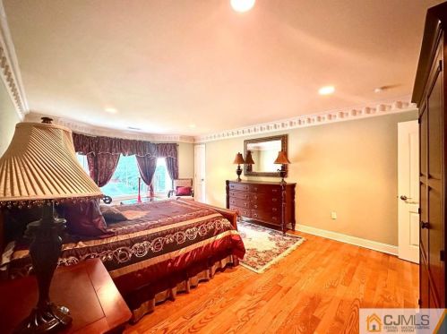 21 Southfield Rd, Edison NJ 08820-3141 exterior