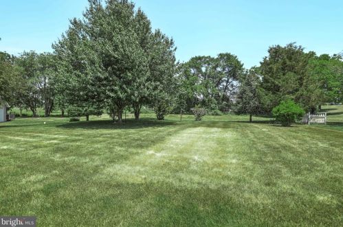 109 Wheaton Dr, Littlestown PA 17340-1357 exterior