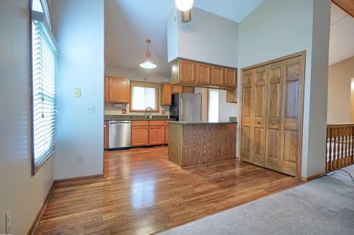 995 Woodlane Dr, Rochester MI 48307-4254 exterior