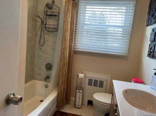 3 Maria Ct, Huntington Station NY 11746-2719 exterior