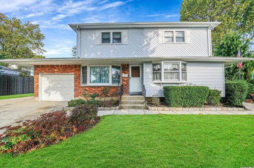 19 Sheldon Pl, Commack, NY 11725-3232