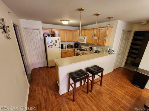 22105 Alexa Dr, Walled Lake MI  48390-5842 exterior