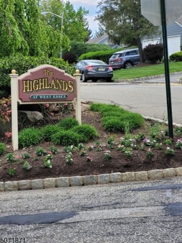 15 Lapis Cir, Town Center NJ 07052-2160 exterior