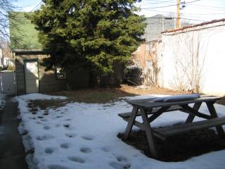 2953 Oakland Ave, Milwaukee WI  53211-3229 exterior