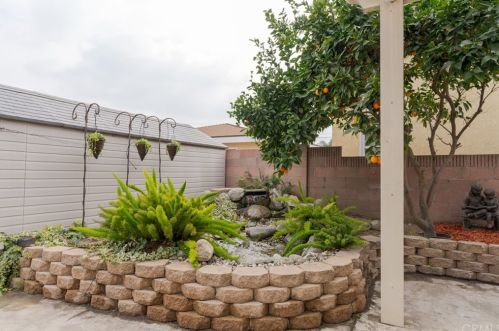 15542 Cornuta Ave, Bellflower CA 90706-4805 exterior