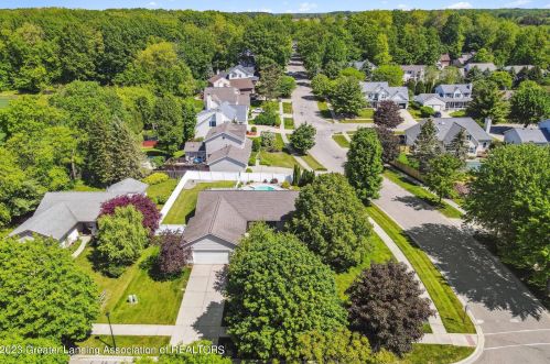 502 Brunswick Dr, Dewitt MI 48820-9189 exterior