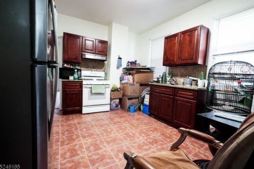 272 Getty Ave, Paterson, NJ 07503-2624