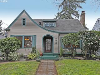 3814 22nd Ave, Portland, OR 97202-2918