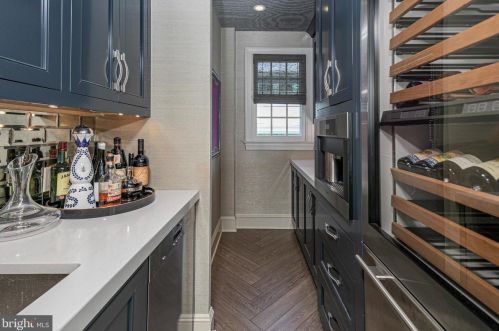 77 Cleveland Ln, Princeton NJ 08540-3050 exterior