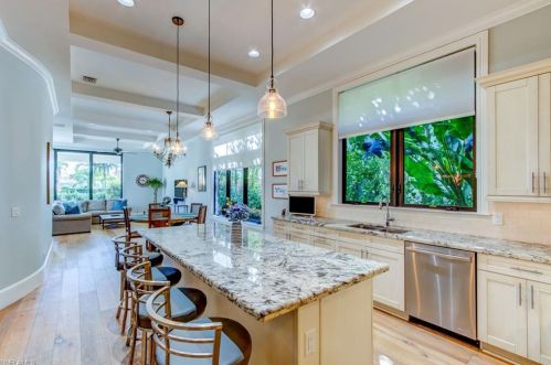 2252 Residence Cir, Naples FL 34105-3084 exterior