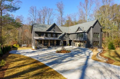 5666 Long Island Dr, Atlanta GA  30327-4842 exterior