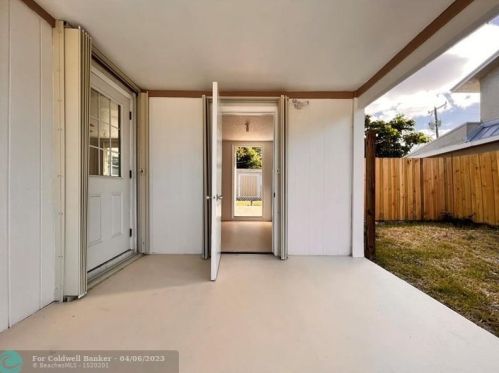 124 Lobster Rd, Fort Pierce FL  34983-1718 exterior