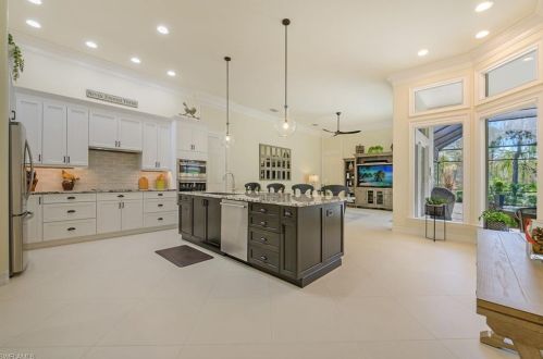 7512 Treeline Dr, Naples FL 34119-9767 exterior