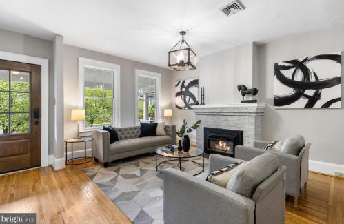 123 Peyton St, Alexandria, VA 22314-2723