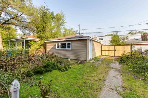 3048 80th St, Chicago IL  60617-1437 exterior