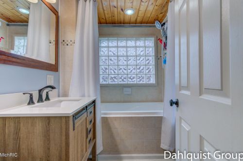 883 Post Rd, Meskegon MI 49441-4045 exterior