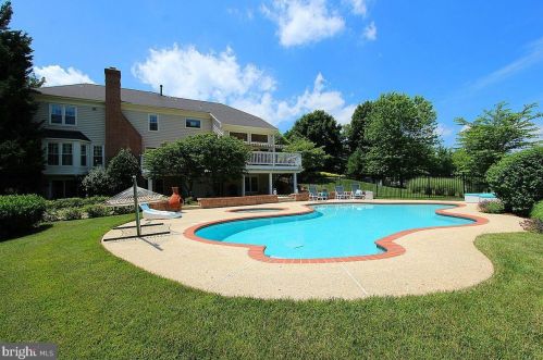 17531 Applewood Pl, Rockville MD 20855-1559 exterior